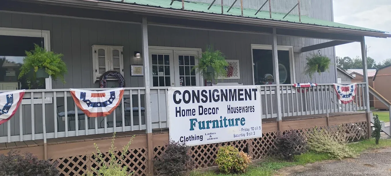 Front porch and storefront of Ann's Consignment in Wedowee, Alabama